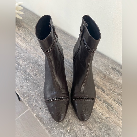 Authentic CHANEL Ankle Boots Bootie Chocolate Brown Leather Chain Size 41 - Picture 1 of 9